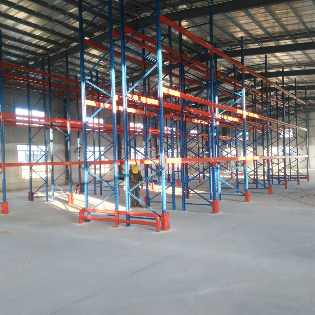 惠州某公司重型貨架安裝現場 惠州某公司重型貨架安裝現場