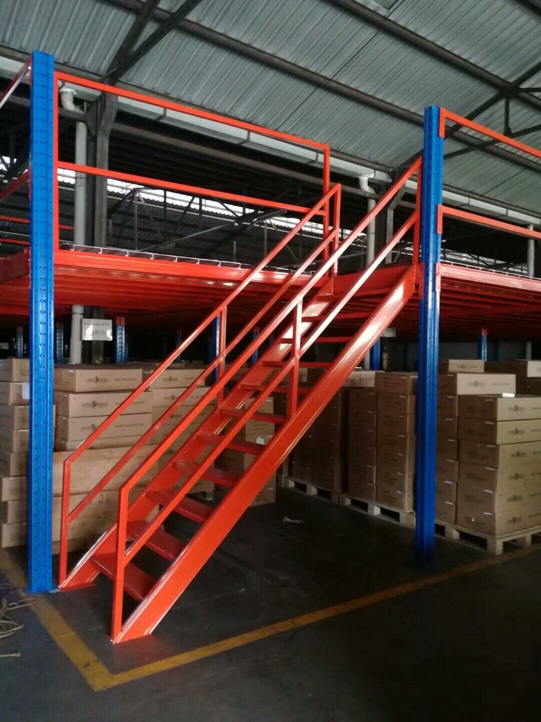 東莞某包裝公司閣樓平臺安裝現場 東莞某包裝公司閣樓平臺安裝現場